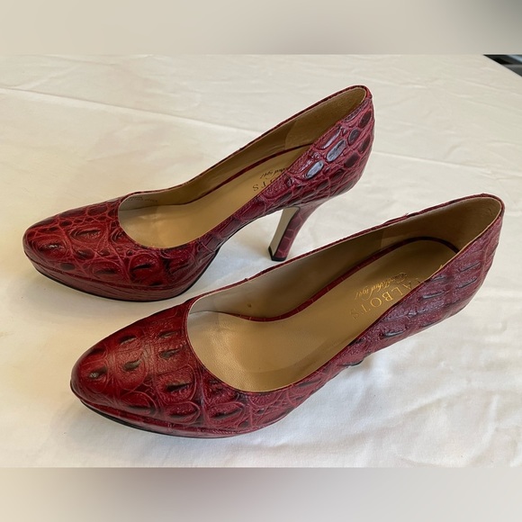Talbots burgundy faux snakeskin 4 inch platform heels size 6 - Picture 3 of 9